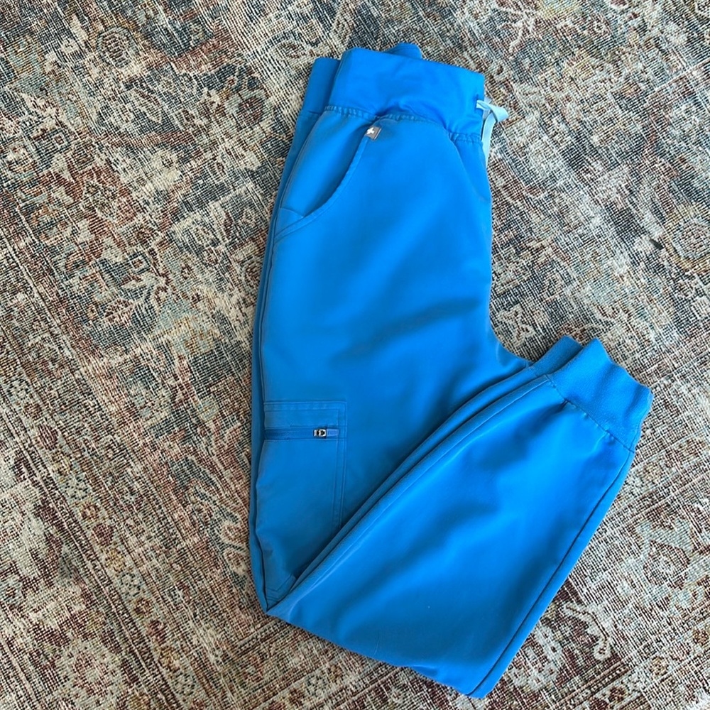 Zamora jogger Fig scrub pants. Size small petite.